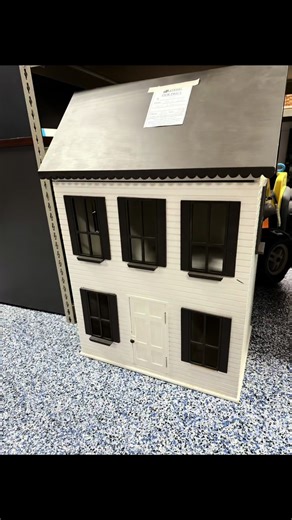 Momma and I found my niece a dollhouse at the thrift store for $9.99. A little paint and wallpaper and she was good to go. What do y’all think? Isn’t she a lucky girl? #dollhouse #furniture #thrift #repurposed #niece