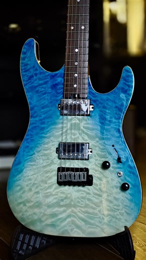 The Stockist on Instagram: "Crafted for the players who refuses to blend in, this Soloking is a serious instrument for guitarists who demand standout tone and aesthetics 🌟 Soloking MS-1 Custom 22 HH in Turquoise Wakesurf 💎 ✨Alder Body ✨5A Quilt Maple Flat Top with Flame Maple Binding ✨Quartersawn Canadian Roasted Maple Neck ✨Modern D Shape Neck Profile ✨Rosewood Fingerboard ✨9.5″ Radius ✨White Dot Inlays ✨42mm Graph Tech Nubone XB Nut ✨22 Jumbo Stainless Steel Frets ✨Entwistle HV58 Humbuckers 