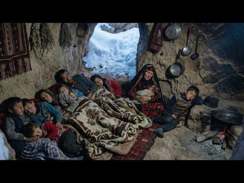 Heart of the Mountain: Cooking Traditional Village Stew and Life Inside a Frozen Winter Cave