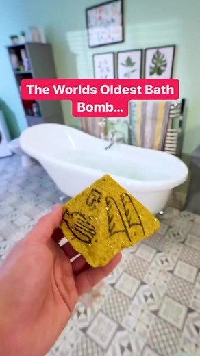 The world oldest Bath bomb as pyramid | D Formation