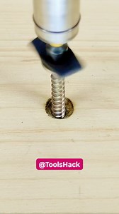 This is an excellent tip for unscrewing a self-tapping screw with stripped edges 🧑‍🔧⚒️🔩🔧💡✅ . . . #reelsfb #toolstour #5minutescraft #dailylifehack #tooltips #WOODWORKING #diytools #lifehacks #tricks #DIY | Tools Hack