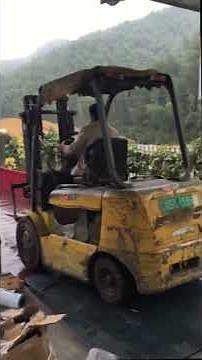 How to use dock leveler?