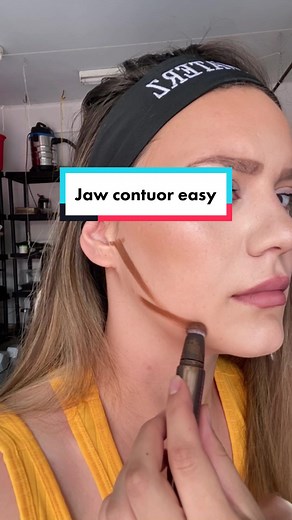 Jaw contour easy tutorial #makeup #makeuphack #jawlinecheck #jawlinecontour