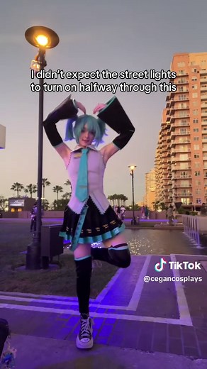 Hatsune Miku Cosplay with Short Pigtails