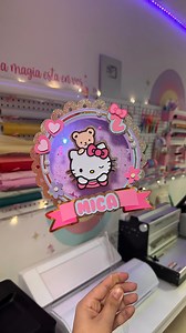 ¿Queres hacer topper de tortas increíbles y llenos de detalles? ✨ ¡Este curso es para vos! ⚡ En este curso vas a aprender a realizar desde 0 y paso a paso 6 topper usando distintas técnicas y elementos Vas a aprender ✅ Las herramientas y funciones de cada programa para diseñar cake topper. ✅Diseñar paso a paso de cada topper. ✅Los materiales y herramientas necesarias para el armado. ✅ armado paso a paso de cada uno. ⚡¿Que topper hacemos? Topper simple, topper en relieve, topper numero shaker, to