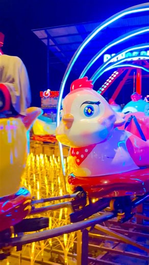 🚂🐔 Catch the fun as the chicken train zooms through the blue tunnel!