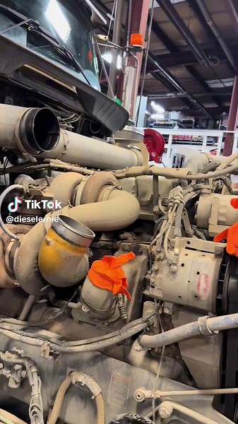 Replacing Exhaust Manifold on CAT C15 Acert Turbo