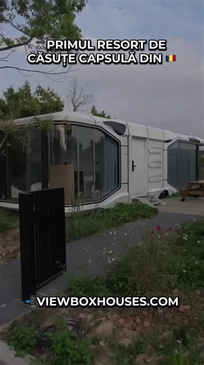 🏠Un nou capitol pentru turismul din România! Deschidem primul resort cu căsuțe de tip capsulă din țară— un proiect de 5 stele, unde designul, tehnologia și natura se întâlnesc.🤝 📍Suntem în căutare de terenuri potrivite pentru dezvoltarea acestui concept exclusivist, așa că dacă ai o locație care poate găzdui viitorul turismului de lux, contactează-ne pe viewboxhouses.com #capsulehouse #resort #modularhouse #teren
