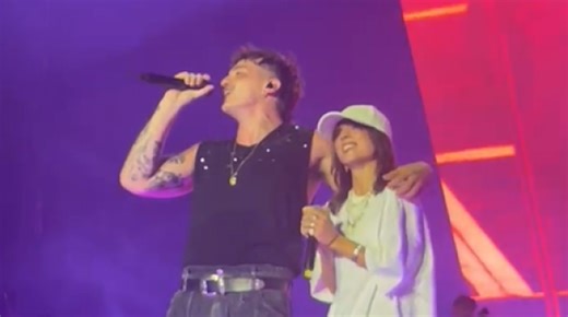 Angelina Mango a sorpresa torna sul palco al concerto di Olly