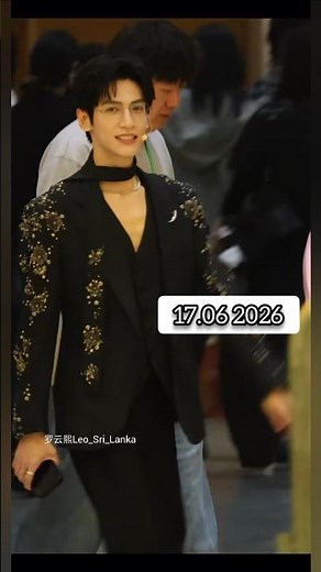 1706 domineering CEO wearing gold rimmed 👓 what a vibe 🔥 💪 #罗云熙 #luoyunxi #罗云熙leo
