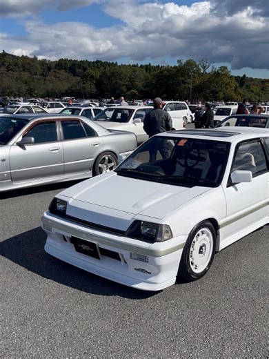 mugenwondercivic on Instagram: "今年も行って来ましたハチマルミーティング😄 ワンダーオンリーやホンダオンリーも楽しいけど、オール車種は発見があっていいね😃 個別の刺さった車は他の方がきっと上げるでしょうから割愛😅 めっちゃ楽しんだ🥰 帰りの東名の渋滞は😭泣きそうだったけど… This year marks the 16th annual Hachimaru Meeting in Japan, a gathering for cars produced in the 80s and 90s. I attended last year too, and went again this year. Since it's open to all manufacturers, it was fun seeing such a variety of cars🤩 It was a bit disappointing that there weren't many Hondas, though🥲 #ハチマルミーティング#ハチミー#FSW#富士スピードウェイ