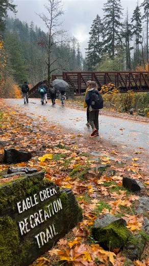 We had such a fun time getting outside with PPS middle schoolers yesterday. What a joy to be part of Salmon Watch—connecting kids with their wild salmon ecosystems and heritage through environmental education programming. 🙌 World Salmon Council and @theblueprintfoundation engaged students in hands-on activities, deepening their understanding of salmon biology, riparian zones, macroinvertebrates, and water quality monitoring. STEM education encourages curious observation, models creative, collab