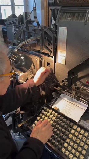 The Machine That Revolutionized Newspapers Forever #Linotype #PrintingHistory #Typesetting #NewspaperHistory #HotMetalType #IndustrialRevolution #Vintagetech #PrintingPress #Typography #HistoryOfNews | Buzz Pulse