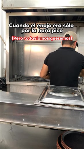 4.9K views · 11K reactions | Hora pico en el restaurante: modo ogro activado   pero igual nos queremos 來❤️  Reserva ya!  099 472 5619 .  Ciudadela universitaria, Av. Universidad 2 entre calle U7 y U 8.  Barrio Jocay: Calle J3 y J 16, esquina . . . . . . . . . #chorizo #humor #asados #cortesdecarne #restaurante #parrillada #parrilla #carnes #gaastronomia #cocineros #meseros #parrilleroexperto | La Parrillada del Jocay "Donde Pedrito" | Facebook