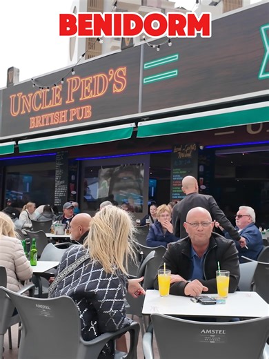 This is Benidorm today, March 3rd! 🌴 Happy tourists all around, busy streets and that feel-good holiday atmosphere everywhere you look. The energy is still going strong! #benidorm #holiday