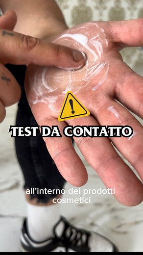 SHAMPOO E SCHIUMA 🫧 pt. 2 (recupera la prima parte sul profilo👆🏻) Continuiamo la nostra rubrica per mostrarvi la differenza tra prodotti “da supermercato” e prodotti professionali ✨ Le differenze immediatamente visibili al tatto e a occhio nudo ci indicano chiaramente la qualità dello shampoo: per i tuoi capelli e per la tua salute, investi nel meglio. T I Z I A N O S A L O N | Hair Transformation 🖤 📞 3501880945 📍Via di Selva Candida, 69 #haircare #blondhair #balayage #parrucchiereroma #pa