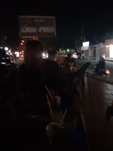 Orang yg komentar di medsos kita, itu kan tandanya orang yg cerdas#ulang sai curiga#tugu salak