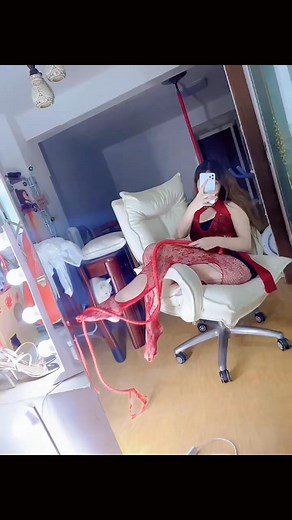 16K views · 207 reactions | #queenchallenge where is my feet sleeve | Upper Crystal | Facebook