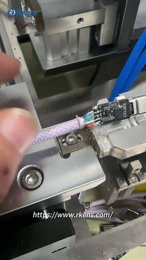 Semi-automatic multi-core cable stripping and soldering machine