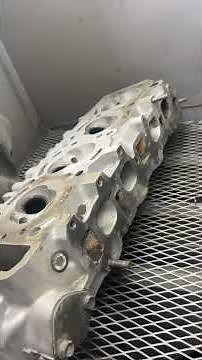 The best way to clean engine heads/cylinder heads #shortvideo #mechanics #youtubevideos