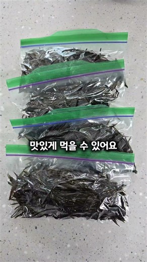 I hesitated at first, but I ended up falling in love with "Pollock Roe and Seaweed Pot Rice"