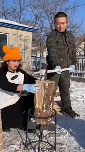 Epic No‑Axe Log Splitting Hack – Winter Firewood Trick! 🔥🪵