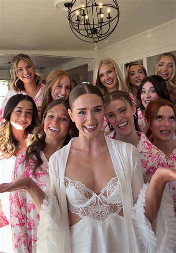 MY GIRLS !!!! 💖💖💖💖 @Shop Birdy Grey #wedding #weddingtransition #bridesmaids #bride #weddingday