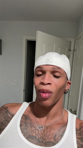 Stylish Airport Look on the Go