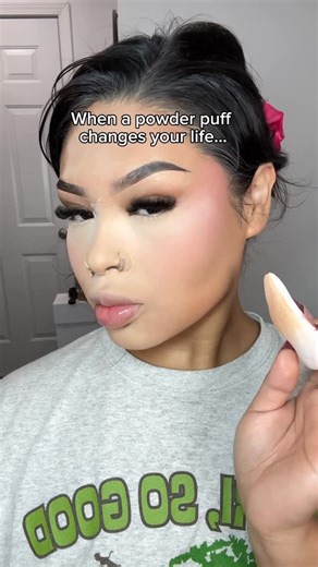 Sandy Arevalo on Instagram: "Can’t live without my powder puff 😭🫶🏽🫶🏽✨✨ It just works wonders ✨ • • #explorepage #makeup #makeuptips #makeupreels #powderpuff"