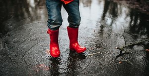 Here's what really happens when a raindrop hits a puddle - The Weather Network