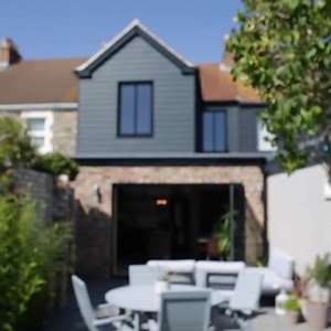 Take a look at our short video below on how our anthracite grey cladding transformed a home in Bristol, making it stand out from the crowd! Get the look, shop today: https://bit.ly/3hCuxSE #Eurocell #composite #cladding #throwbackthursday | Eurocell