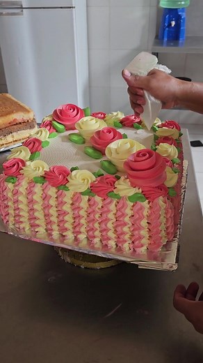 Decorating a Beautiful Rectangular Cake Step by Step