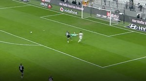 1.1M views · 1.7K reactions | "Die Realität zeigt, dass der Mensch nicht perfekt ist". Fairplay ist etwas, das im Fußball sehr gefeiert wird, aber wenn man zu weit geht, gibt es viel Gesprächsstoff. Der Respekt zwischen den Spielern scheint das Wichtigste zu sein, und wenn er aus dem Ruder läuft, muss man die Konsequenzen tragen. Abonniere, um mehr Content zu sehen https://bit.ly/yt-upsocracksimsport | Cracks im Sport | Facebook