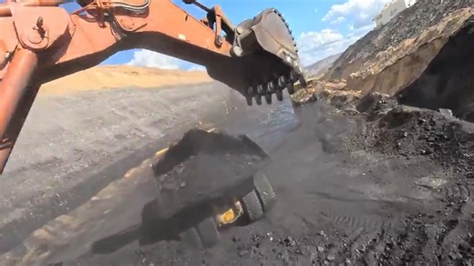 Incredible drone footage captures scale of coal mining operation
