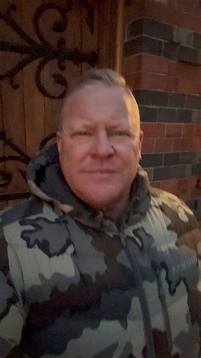 🐶🌿 Kopplad hund från 1 mars vad gäller egentligen? Nu är vi snart inne i perioden 1 mars–20 augusti då hundar enligt lag ska hållas under sådan tillsyn att de inte springer lösa i marker där det finns vilt 🦌🐇🐦 Det många kallar “koppeltvång” är alltså inte alltid ett bokstavligt krav på fysiskt koppel i själva lagen, utan kravet är att hunden ska vara under sådan kontroll att den i praktiken är lika styrd som om den vore kopplad. Med andra ord: ett “osynligt koppel” kan juridiskt räcka, om d