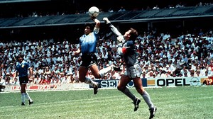 Maradona schiesst das Tor des Jahrhunderts – aber in Erinnerung bleibt die «Hand Gottes»