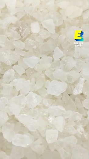 Pourquoi ce bateau pulvérise de l'eau en mer ?! #shorts