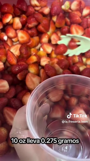 ¿Cuánta fresa usar en cada vaso de fresas con crema?