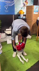 2.1M views · 42K reactions | Retour sur FLOATEE, le premier tee-shirt anti-noyade !  La startup française @floatee.co a développé un t-shirt anti-noyade à destination des enfants ! Son but est de protéger les enfants de la chute accidentelle dans les piscines ! Une invention récompensée d’une médaille d’or lors du concours Lépine 2023!  Abonne-toi pour + d’innovations positives ! | Le Média Positif | Facebook