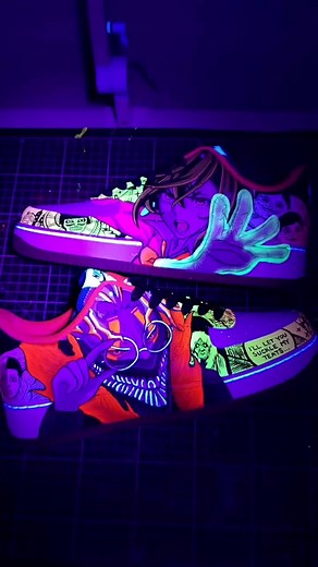 Psycho Energy: ON ✅ Angelus Energy: ON ✅ For fans of Dandadan and custom art, @customsbyshelly delivers a standout piece using Angelus Paints. 👀 How do I avoid ruining the shoe when taking the swoosh off? 🔧 Go slow! ➡️ Gently lift the swoosh using a seam ripper or precision blade ➡️ Peel slowly to avoid tearing the surface ➡️ Clean off leftover glue with Angelus Preparer & Deglazer 🛠 Filling holes? Use Angelus paintable repair filler to smooth out the area before painting Once it's prepped, y