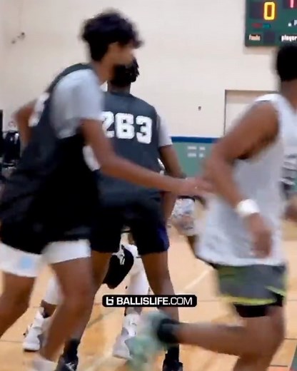 Ankle breaker made him do a dance 😂 | Ballislife