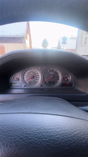 Exploring the Volvo D5: Features and Insights