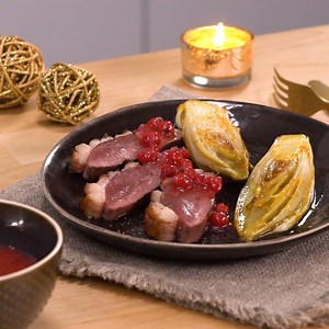 Surprenez vos invités avec ce magret de canard aux endives et sauce aux groseilles 😋 La recette : https://goo.gl/EK86Wm | 750g : Recettes de cuisine