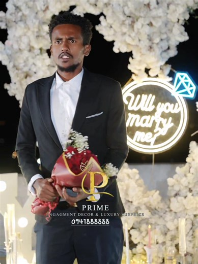 “እሷ መብራቱን ላታይ ትችላለች… ግን ፍቅሩን በልቧ ታያለች። 💍✨ ዛሬ ምሽት ሰማይ በከዋክብት ተሸፍኖ ነበር፤ሻማዎች እንደ ተስፋ ይበሩ ነበር፤ እሱ ግን በአንድ ጉልበቱ ተንበርክኮ… ሕይወቱን ሁሉ በእጅዋ አኖረ። ❤️ እሷ ቀለበቱን ላታይ ትችላለች፤ ግን የልቡን መንቀጥቀጥ በግልፅ ትሰማለች። “አዎ… አገባሀለው” ስትል እንባዋ ብርሃን ሆነ፤ የሕይወታቸው አዲስ ገጽ ተከፈተ። 💫 እውነተኛ ፍቅር በዓይን አይታይም… ግን በልብ ይሰማል፤ በቃል ኪዳን ደግሞ ይጠናከራል። 🤍✨ የማይረሳ የጋብቻ ጥያቄ እዚህ ይጀምራል…@Prime Engagement Decor & Luxury Surprises 📩 DM ያድርጉ | 📞 0941 88 88 88” #foryou #fyp #viral #ethiopian_tik_tok🇪🇹🇪🇹🇪🇹🇪🇹 #primeproposaldecorandluxurysurprise @Sherif & 