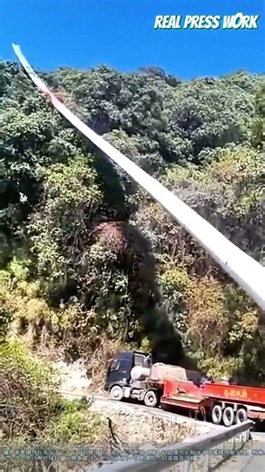 山道を登る巨大風力ブレード輸送の超絶技巧！ #worker #process #transport #heavyequipment #windturbine