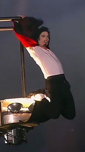 Why was Michael Jackson able to release a completely new song five years after his death? #characterstudy #tiktoktvfilmcontest #michaeljackson #chicago #us