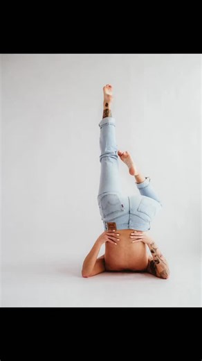 2025 gave me more than I could have ever imagined! Each year I grow, the business branches out in a new way and I am honestly just so damn proud! I have built the best relationships with my favorite people. Kept up the most important friendships of my life. Grew another year older, wiser & more ambitious. 🔆 . The sound of 2026, to me, sounds like turing dreams into reality. Learning to let creativity fuel passion, having deeper conversations and being more ready to evolve. 🌙 | Still Shot Photo