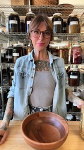 Yarrow Benefits🌿Visit www.aliasherbals.com for more details on our “Yarrow Tincture” & “Fever Break Tea”🌸 #yarrow #herbalism #holistichealth #wellnesstips #healyourself #herbalmedicine #naturalremedies | Herbalist Alia Koger