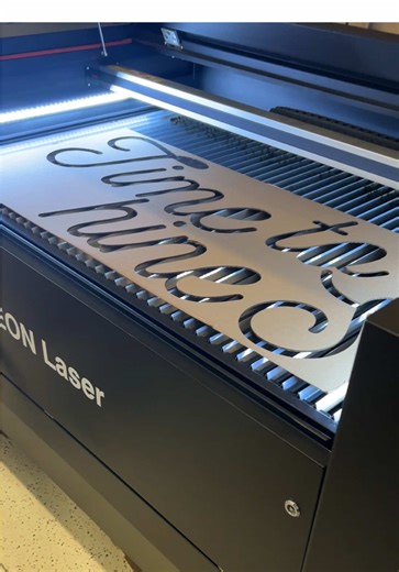 Template for Transporting Mirror Acrylic Signs