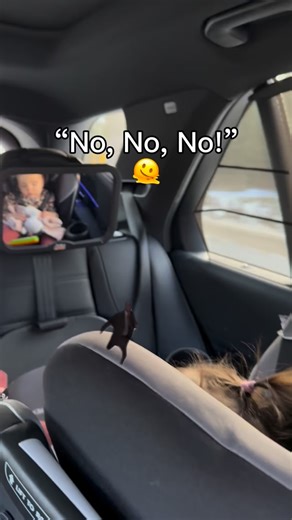 Cristina Catalanotto - Paediatric Sleep Expert on Instagram: "That moment when nap time is right around the corner… and your child falls asleep in the car for 30 seconds 😩🚗💤 Your brain: NO, NO, NOOO!!! Here’s why this feels so devastating: That quick car snooze can take the edge off your child’s sleep pressure. Even a short doze can make it harder for them to fall asleep once you get home, or turn nap time into a full-on protest. Is it always avoidable? Nope. Life happens 🤷‍♀️ Will it someti